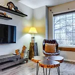 Cheerful 5-Bedroom With Free Parking On Premises