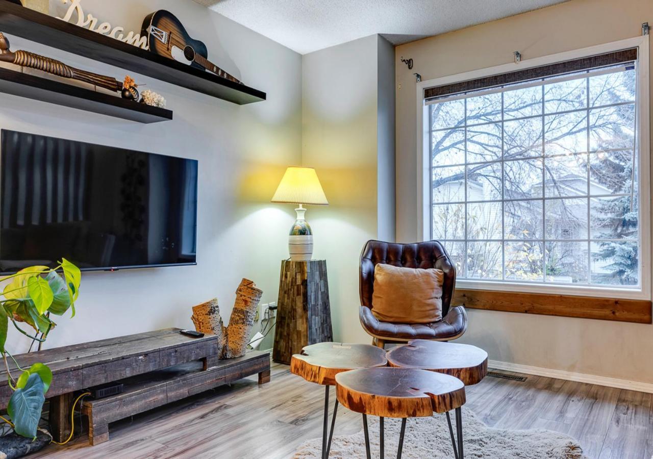 Holiday home Cheerful 5-bedroom With Free Parking On Premises Calgary
