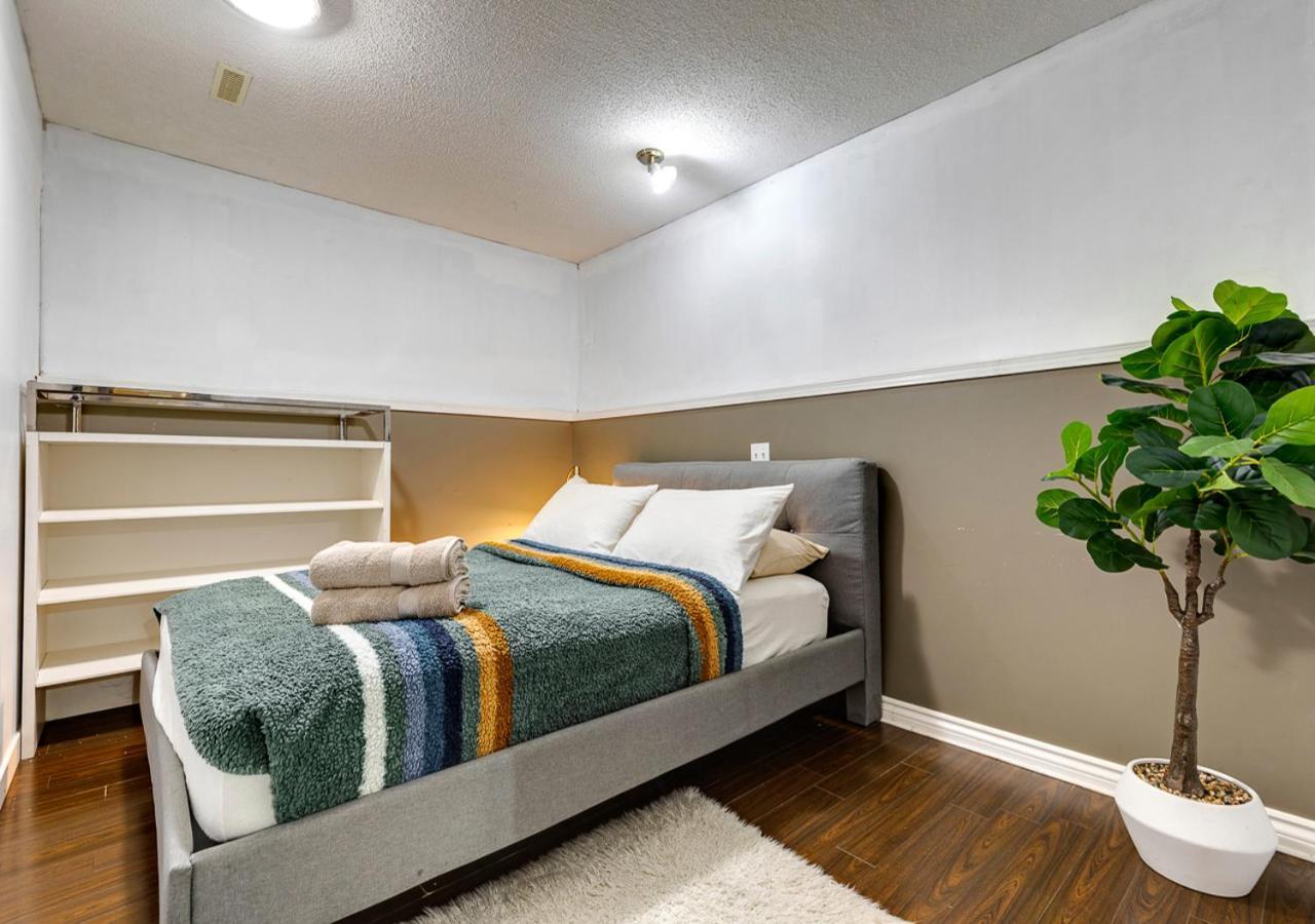 Holiday home Cheerful 5-bedroom With Free Parking On Premises Calgary